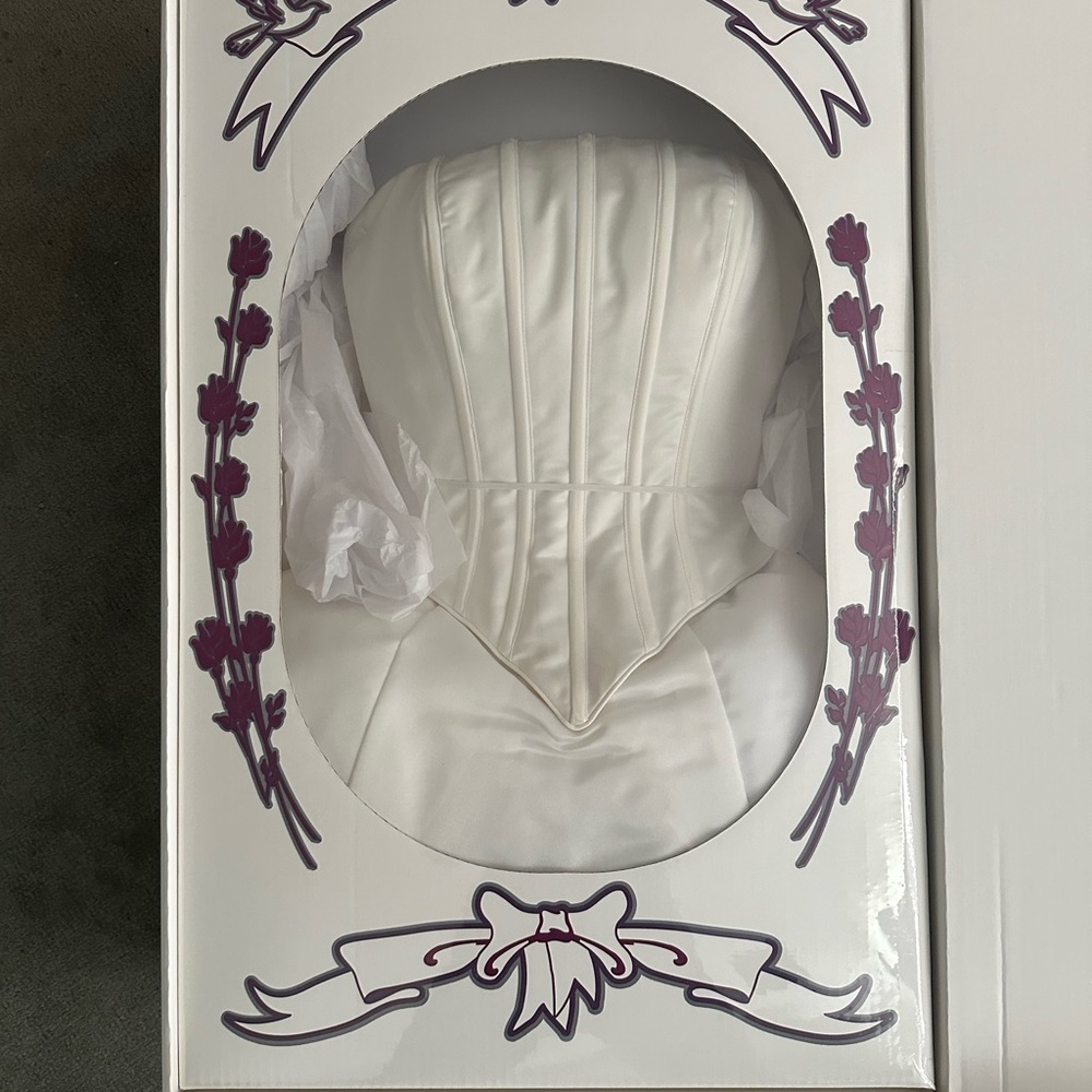 David's Bridal Elegant White Wedding Dress